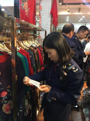 杭州市场监督管理局突查丝绸店 发现4家有问题